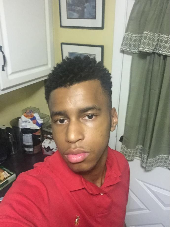 (Better pictures) Rate me on a 1-10 scale please? Please be honest. I feel like my other camera was a bit distorted?