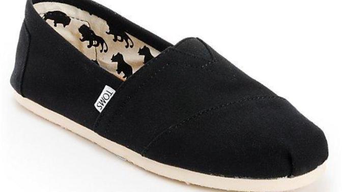 What color of short sock is preferable with this shoe?