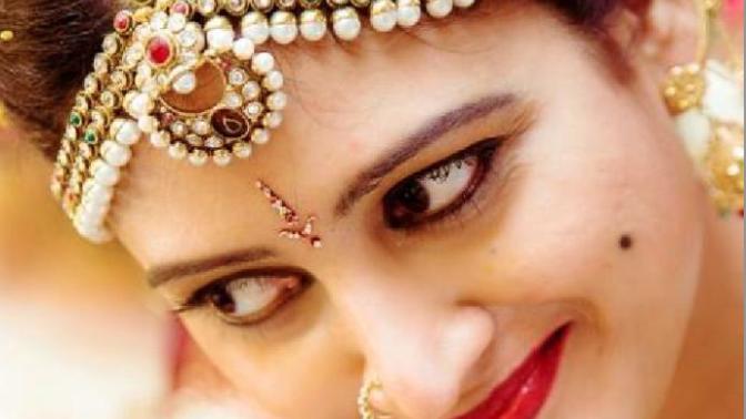 How many of you are into nose rings/ nose piercings? Don't nose rings look beautiful on girls?