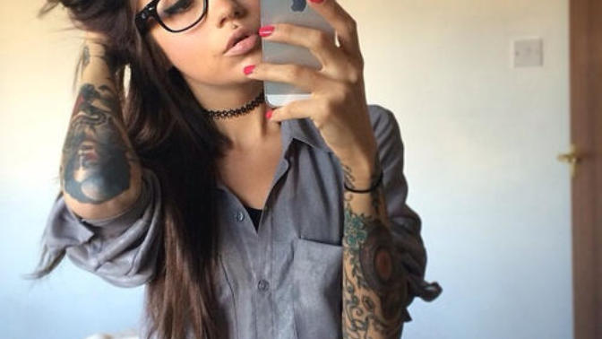 Do you think it's sexy for girls to wear collars out in public?