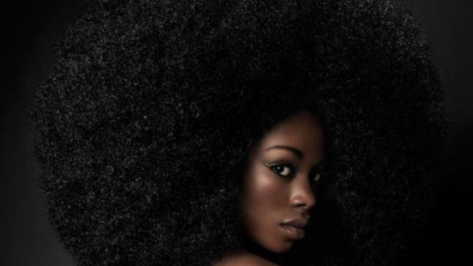 Is this dark skinned girl really that ugly?