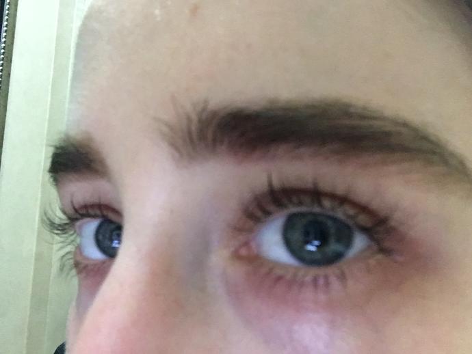 Do I have long eyelashes naturally or do I need extensions? 