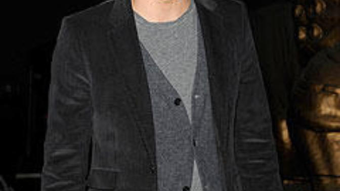 Who do men dress/look good for?