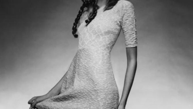 Is it normal that a girl's waist is the same width as her head?