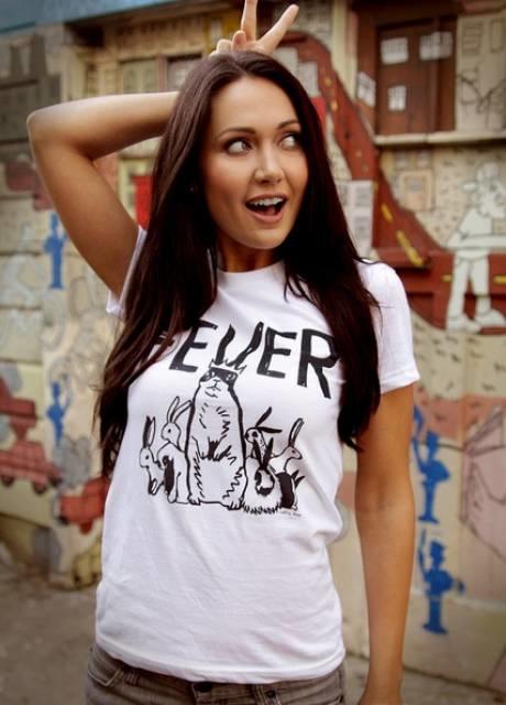 Who thinks Naomi Kyle or Jessica Chobot is the prefect gamer girl?