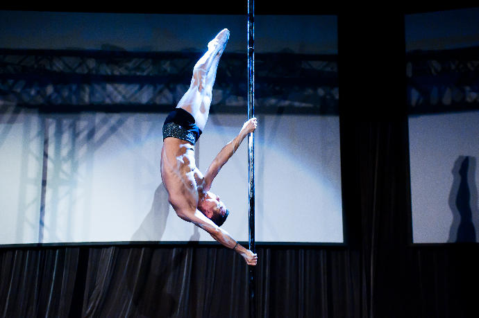 Pole dance !! Anyone ?