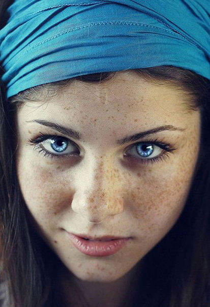 Caucasian light eyes and oriental small eyes girls, you can come here?