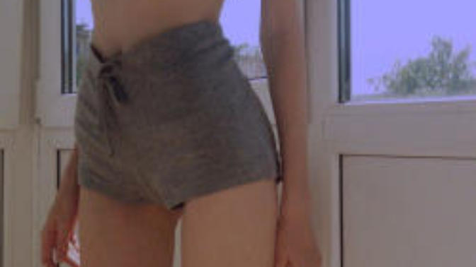What do guys find attractive about petite girls?