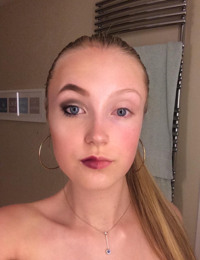 MAKEUP or NATURAL?