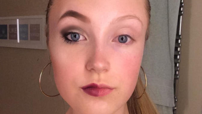 MAKEUP or NATURAL?