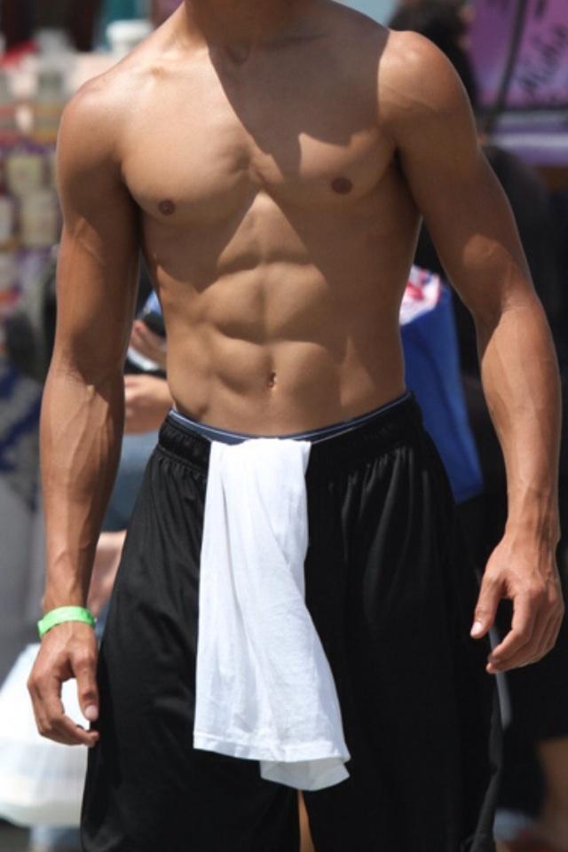 Girls, Do you find this skin color and body type attractive?