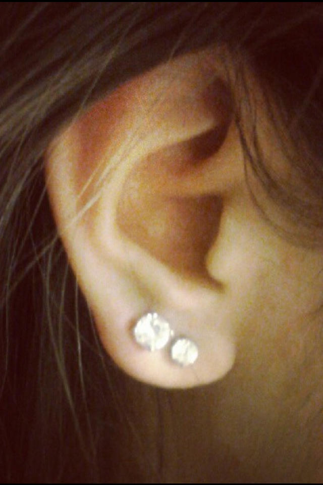 Does a second piercing look good on a girl (Pictures included)?