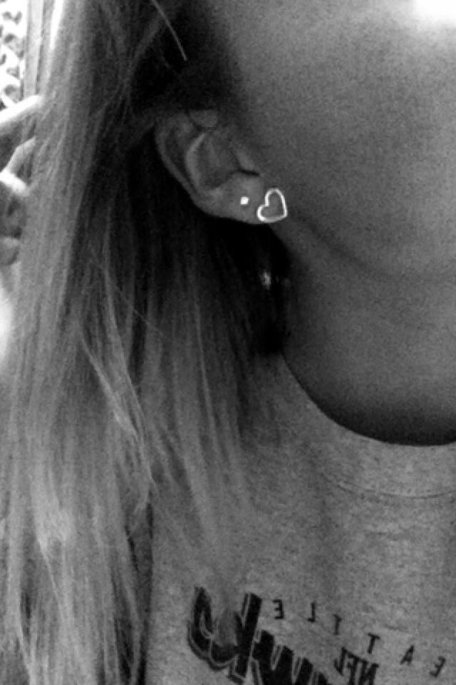 Does a second piercing look good on a girl (Pictures included)?