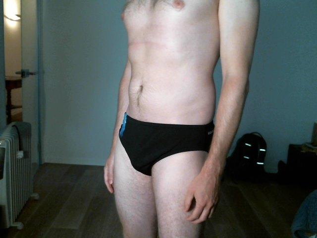 Girls, should I wear a speedo at a public pool?