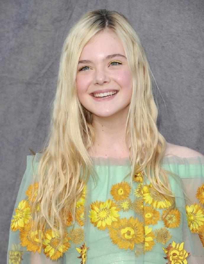 Who's more beautiful between the Fanning sisters: Dakota or Elle?