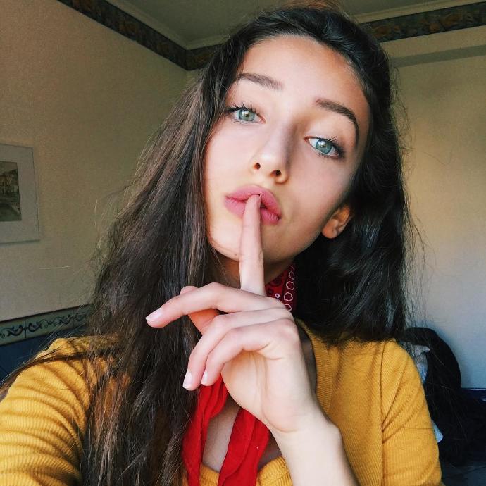 Battle Of The Instagram Beauties : Face ( girls ) ?