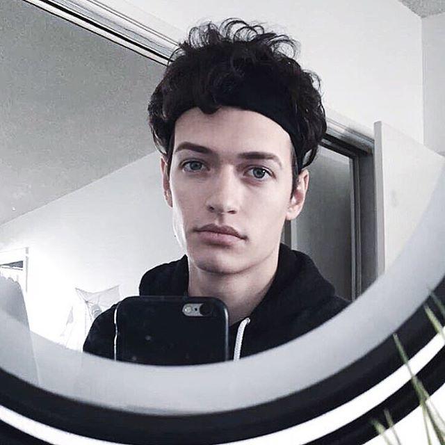 Battle of the Instagram Bouys: Face (guys)?