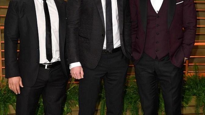 Liam and Chris Hemsworth's manlet brother?