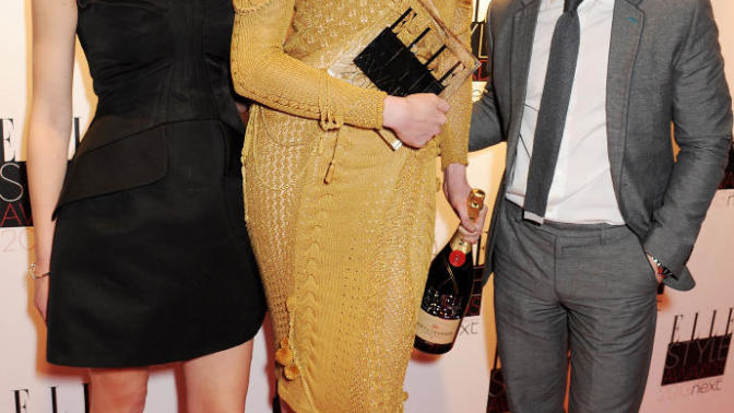 Jon Snow is a manlet. WTF?