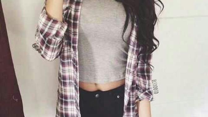 Do guys like skinny jeans and a tshirt or more "girly" planned looking outfits?