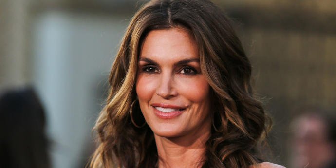 Dog owners look like their dogs: does Cindy Crawford looks like a German Shepherd?