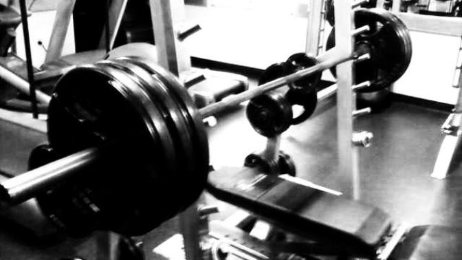 How many times can you bench press 315 lbs (140 kgs)?