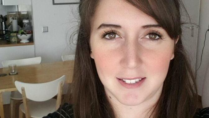 Do I look like a child or hot?(rating, 1-5)?
