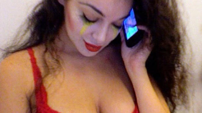 Would you be ok with being in a relationship with a girl who was a phone sex operator?