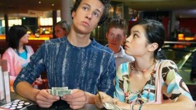 Went on a 1st date, he accepted my offer to pay?