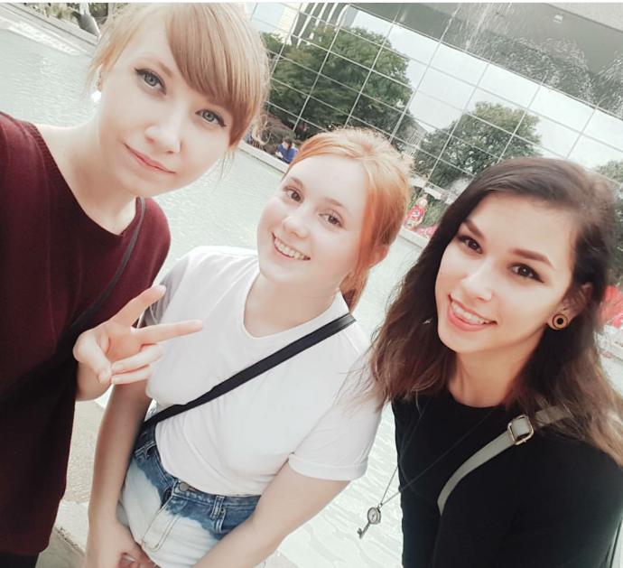Which of these 3 girls is prettier?