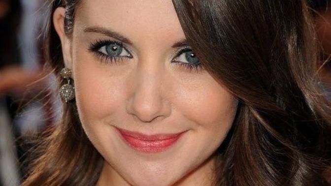 Guys, Do you prefer black haired or brunette girls?