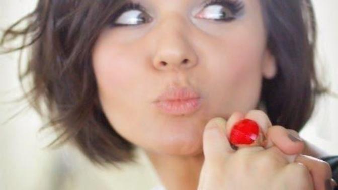 What are some of the cutest/sexiest/most feminine bob length hairstyles you'd recommend to a woman?