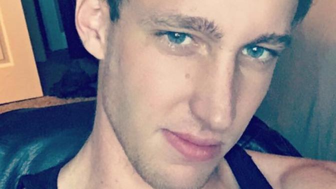 Girls, Do women playoff/ignore good looking guys?