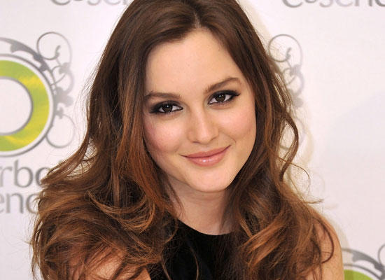 Who looks prettier between these two celebrities?