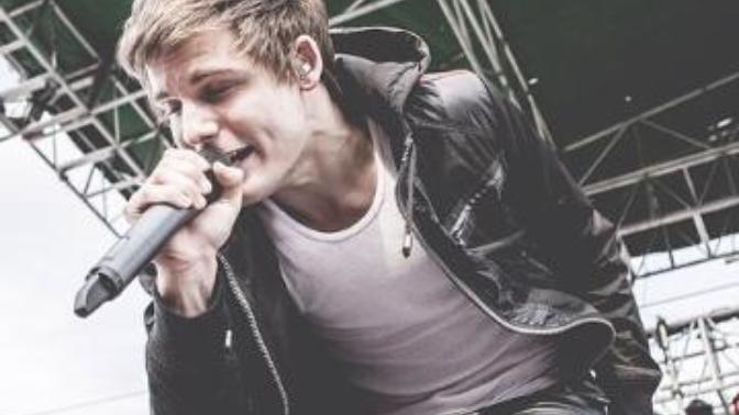 Does Devin Oliver look hot?