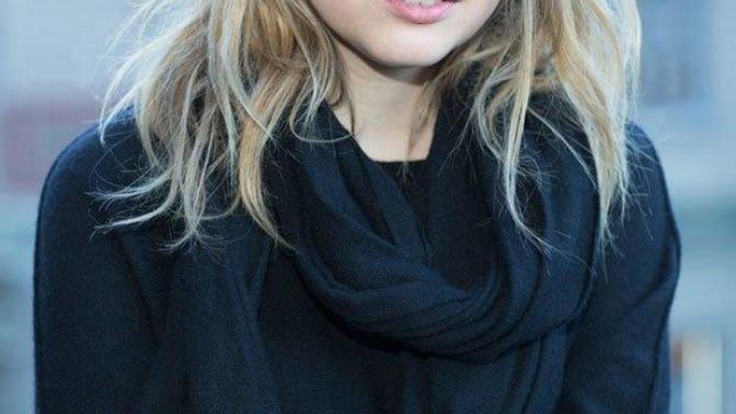 She looks better as a blonde, brunette or red hair?