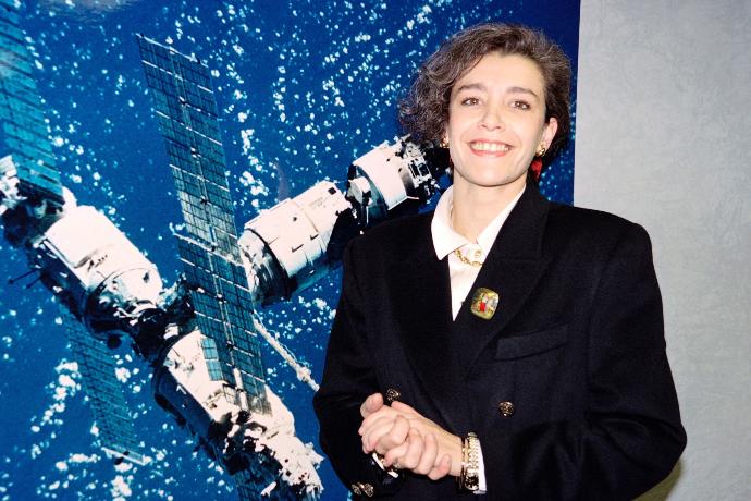 Astronaut warns Earth before slipping into a coma. Do you think Earth will be invaded by aliens soon?