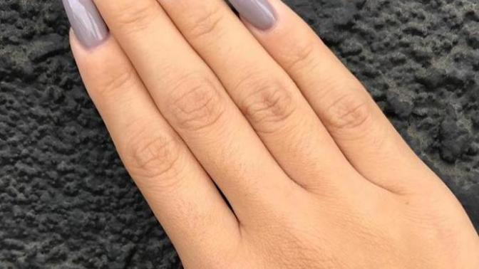 Do you like or dislike long nails in girls?