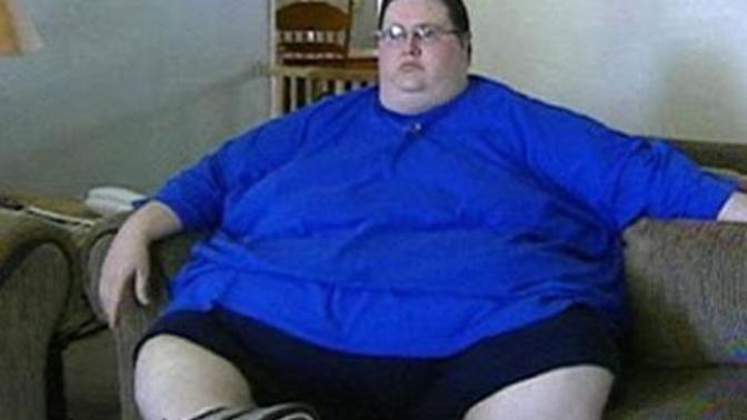 Girls, what do you consider to be overweight for guys (feel free to post pics)?