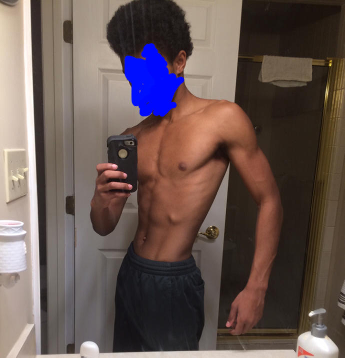 What are some clothes that will make me look more muscular?