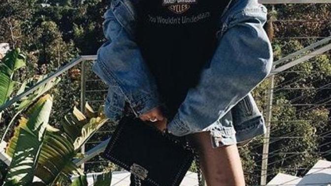 Guys: do you like this style on a female?