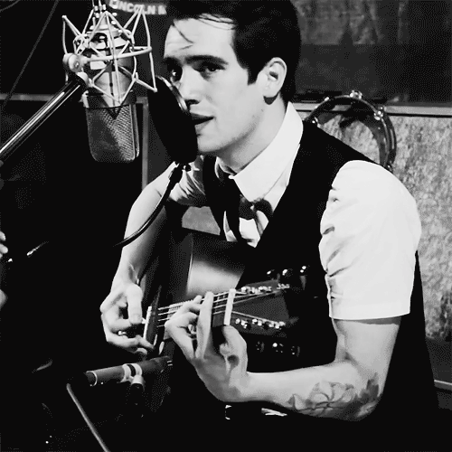 Which lead vocalist do you like more and why?
