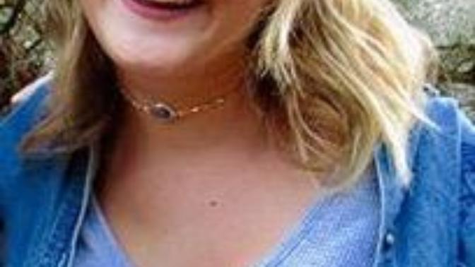My friend always gets hit on and flirted with but I never do? We look alike too (see pics)?
