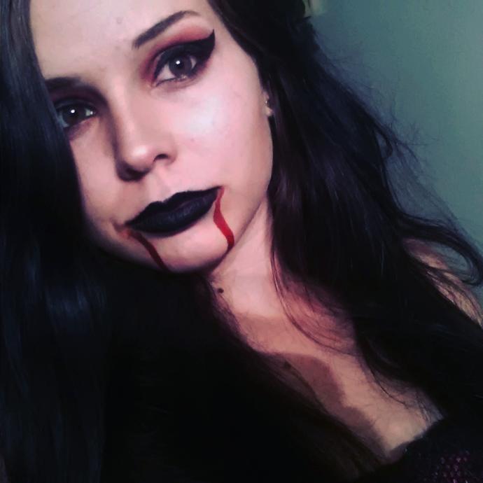 Good makeup for costume party or change it?