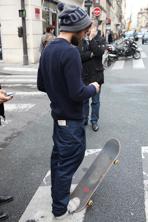 CLOTHING EXPERTS: What type of clothing is this guy wearing?