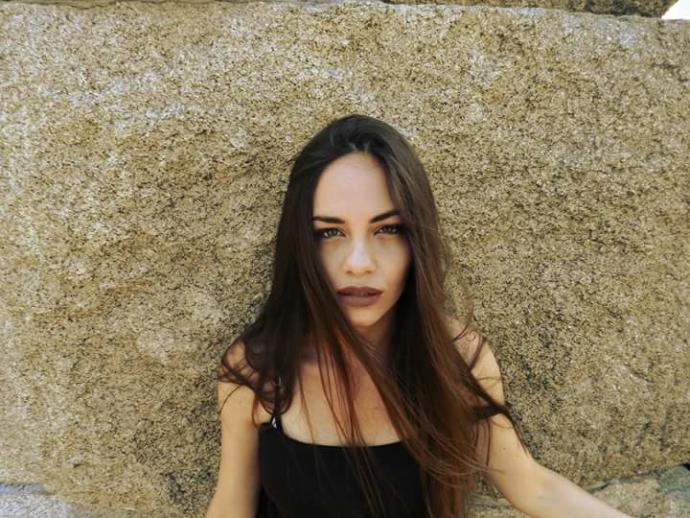 What do you think about this girl? Rate her. How does she look?