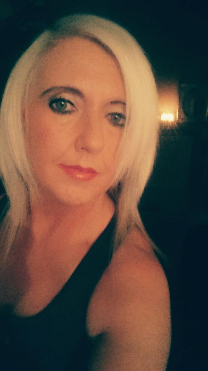My hair is real bright blonde I want to get mesh so it will look more natural but don't what that grey colour look I'd like it more golden tones?