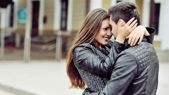 How long do you usually wait for a first kiss in dating?