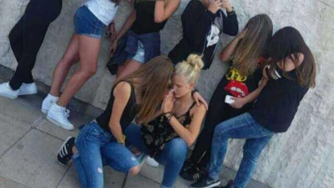 Which os these girls is the most attractive one to you judging by this picture?