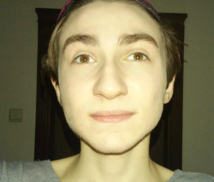 Girls, Can you help me for find out my face shape (i will cut my hair but not sure about style)?